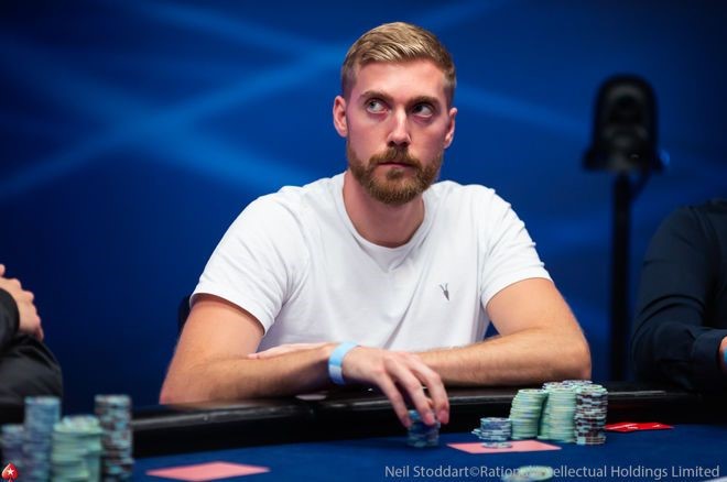 Manig Löser Pokerspieler.